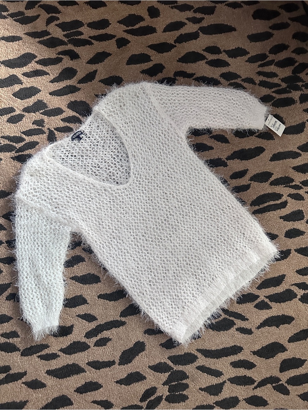 Nordstroms Tilden Fuzzy Eyelash Cream V-Neck Sweater - NWT - Size S